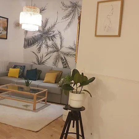 Appartement Center Paris, Amusing2bed Room,68sqm-5 Mins Eiffel Tour And Louvre Meusm ,gare Montparnasse ,front Metro *