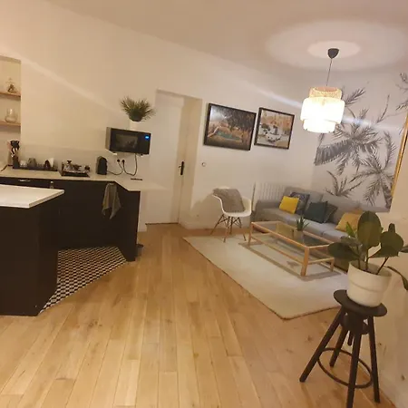 Center Paris, Amusing2bed Room,68sqm-5 Mins Eiffel Tour And Louvre Meusm ,gare Montparnasse ,front Metro Appartement