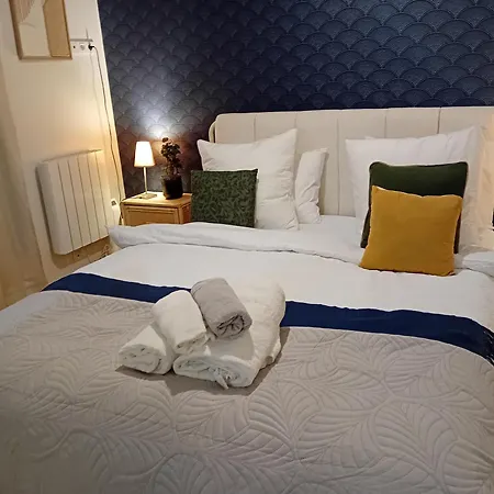 Center Paris, Amusing2bed Room,68sqm-5 Mins Eiffel Tour And Louvre Meusm ,gare Montparnasse ,front Metro *