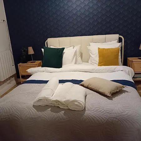 Center Paris, Amusing2bed Room,68sqm-5 Mins Eiffel Tour And Louvre Meusm ,gare Montparnasse ,front Metro Apartment *