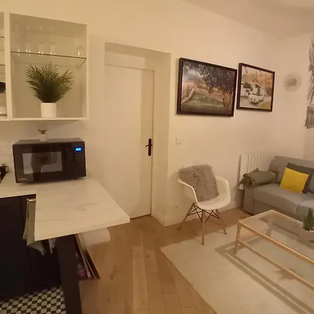 Center Paris, Amusing2bed Room,68sqm-5 Mins Eiffel Tour And Louvre Meusm ,gare Montparnasse ,front Metro Appartement Paris