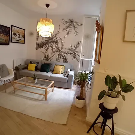 Center Paris, Amusing2bed Room,68sqm-5 Mins Eiffel Tour And Louvre Meusm ,gare Montparnasse ,front Metro